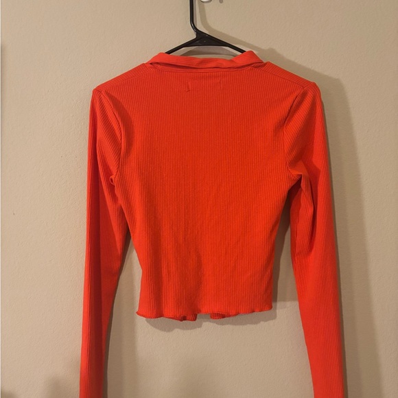 UO Ruched Crop Long Sleeve Shirt - Red/Coral - Picture 6 of 7